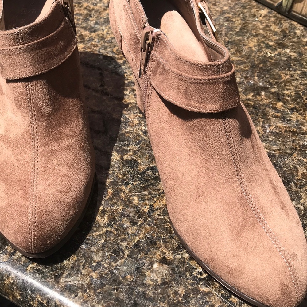Aerosols Memory Foam Comfort 2” heel